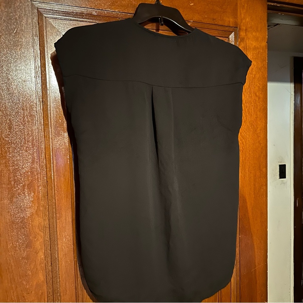 Ro & De  Sleeveless  Black Blouse Draped  Size M